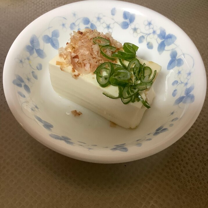 ねぎとかつお節の冷奴